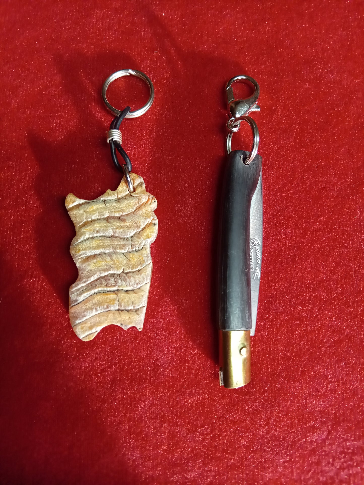 Coltello pattadese sardo, portachiavi artigianale,realizzato a mano,lama 5 CM in corno di montone, portachiavi in omaggio in corno di montone