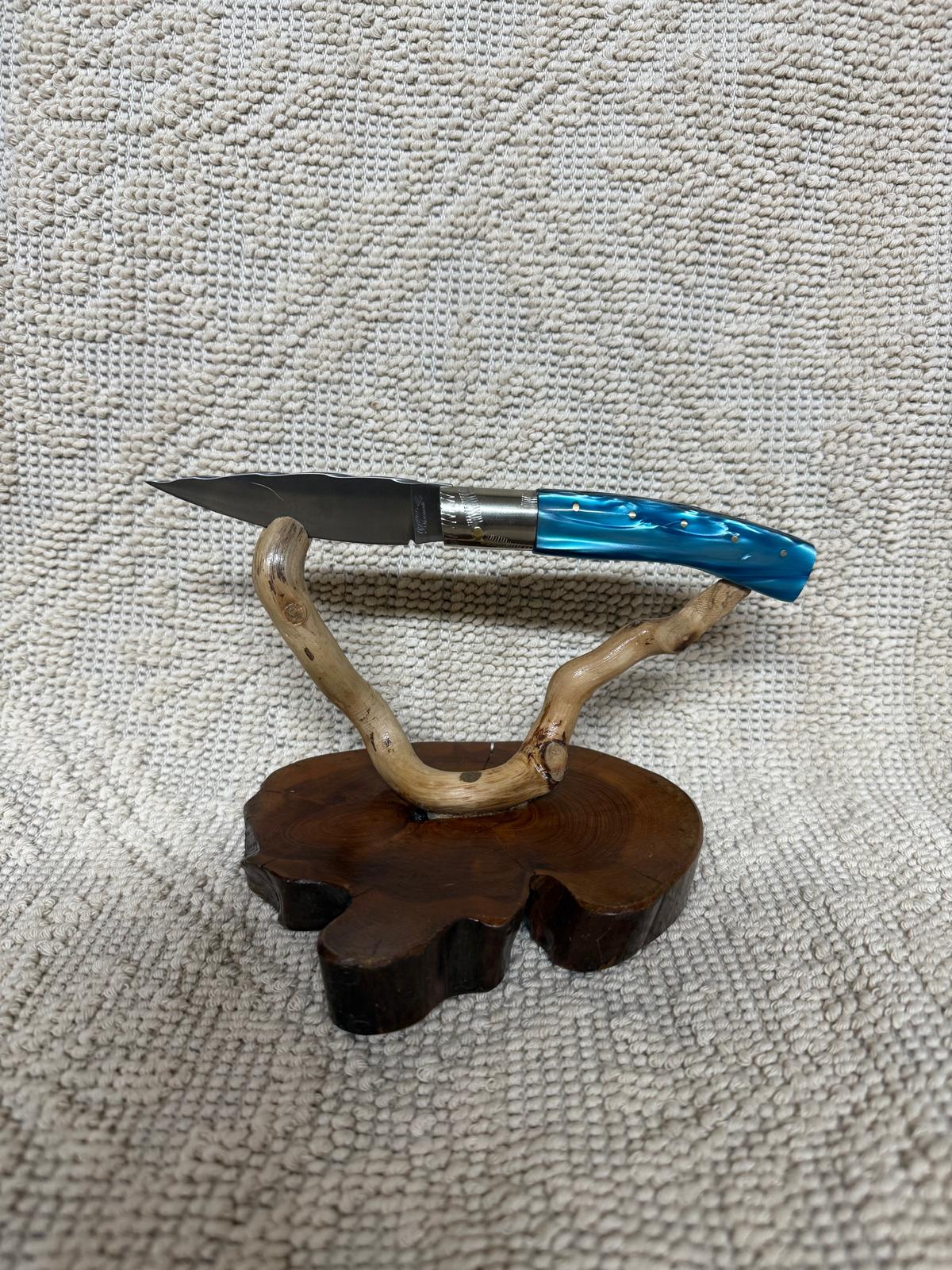 Coltello pattadese con anima decorata lama 9,4 CM decorata , impugnatura in kirinite turchese
