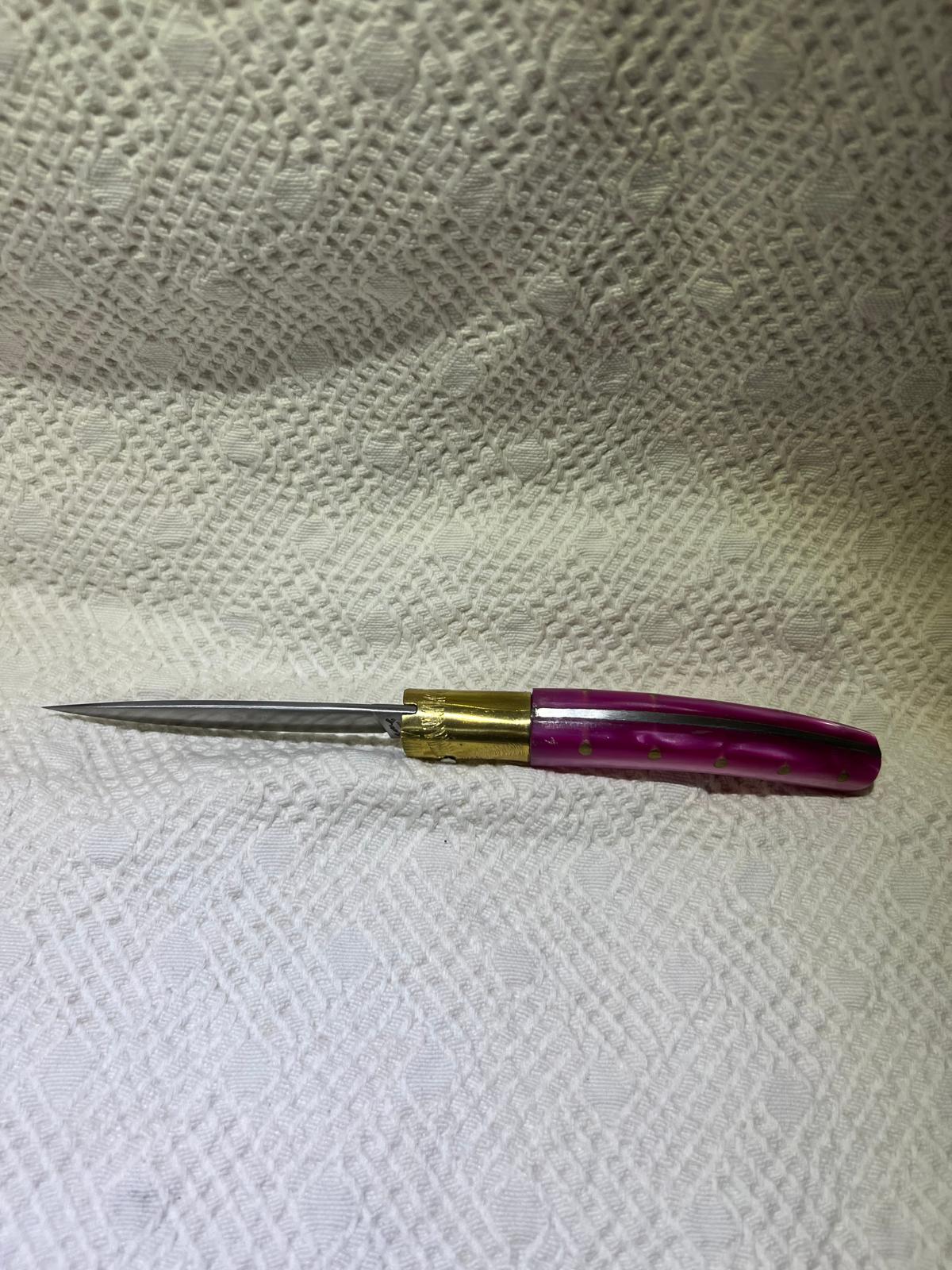 Coltello pattadese con anima , lama 9,5 CM impugnatura in kirinite rosa.