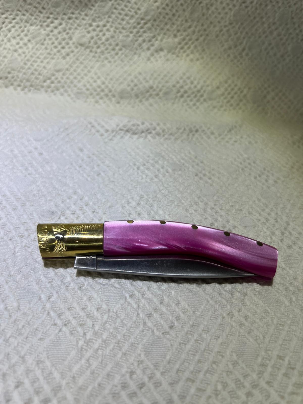 Coltello pattadese con anima , lama 9,5 CM impugnatura in kirinite rosa.