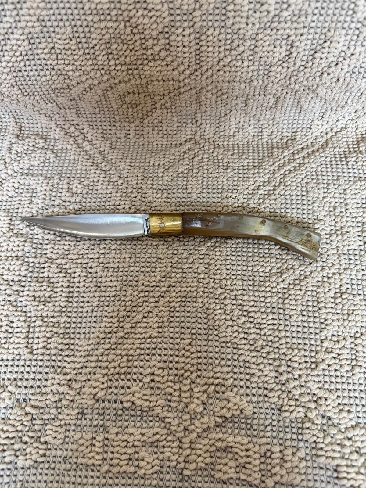 Coltello pattadese con anima, lama 11,5 CM ,impugnatura in corno di mucca.