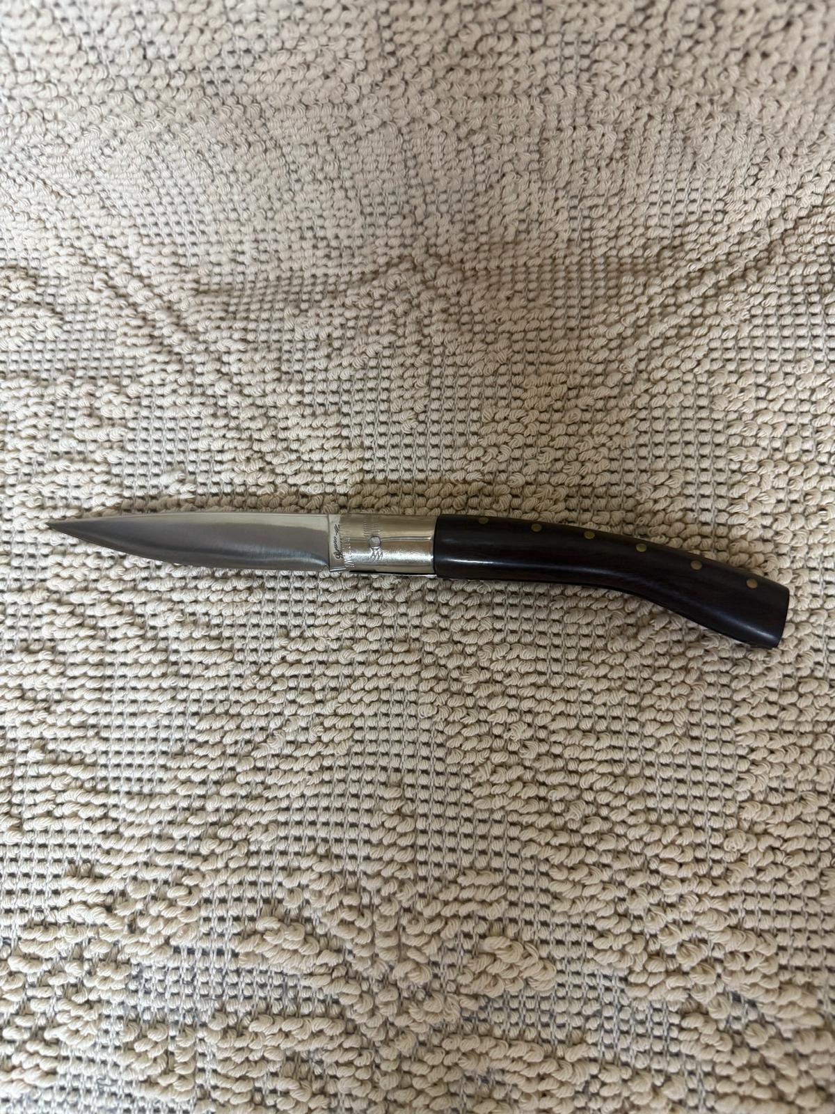 Coltello pattadese con anima, lama 11 CM ,impugnatura in legno di ebano scuro.