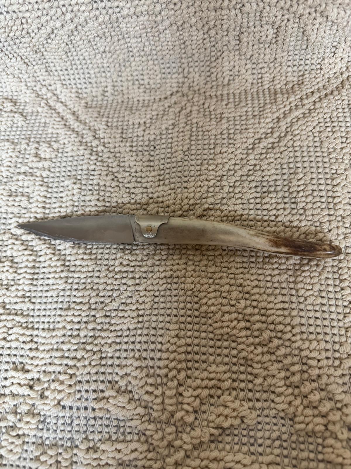 Coltello pattadese , lama 9 CM ,impugnatura in corno di cervo.