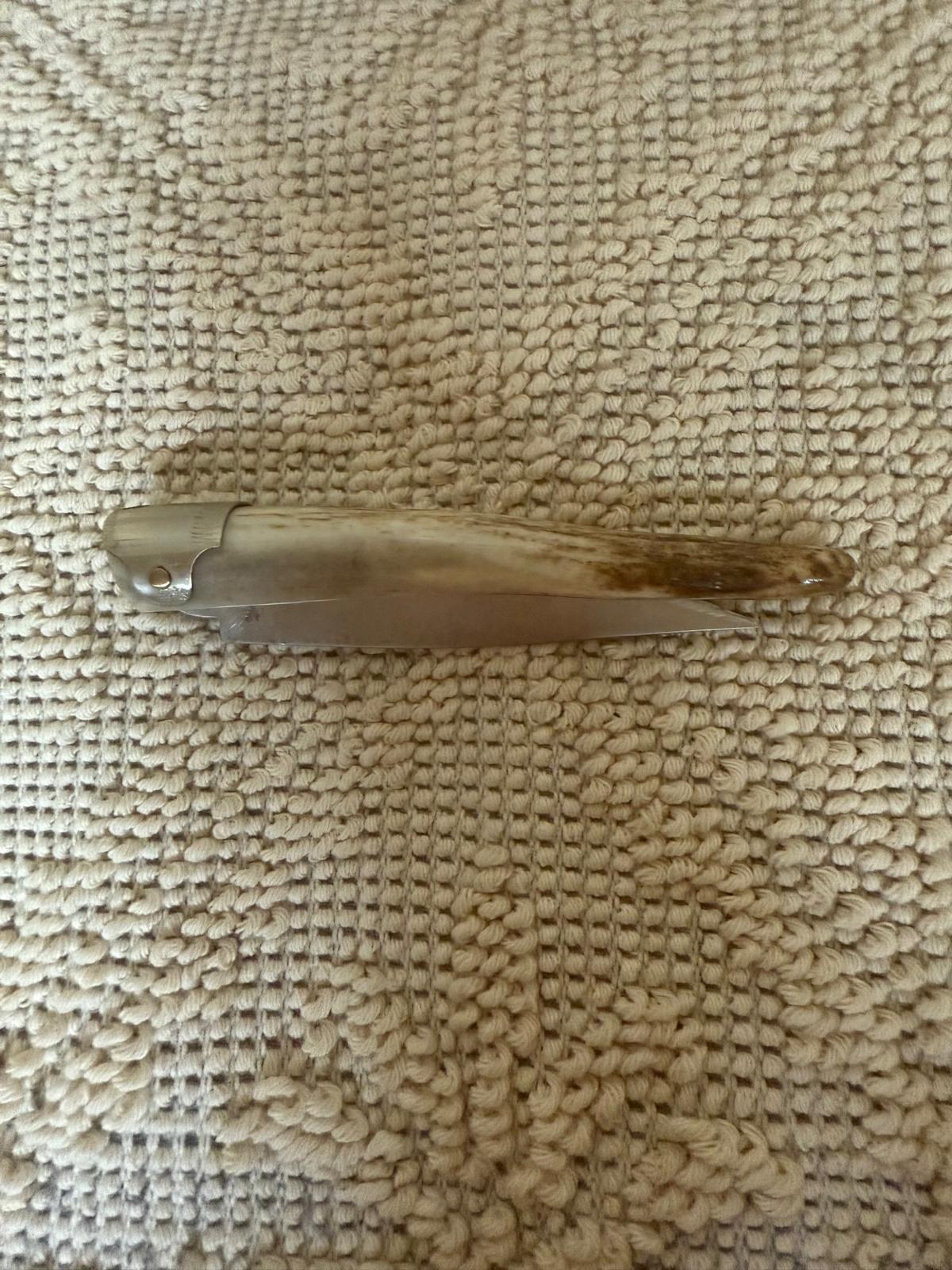 Coltello pattadese , lama 9 CM ,impugnatura in corno di cervo.