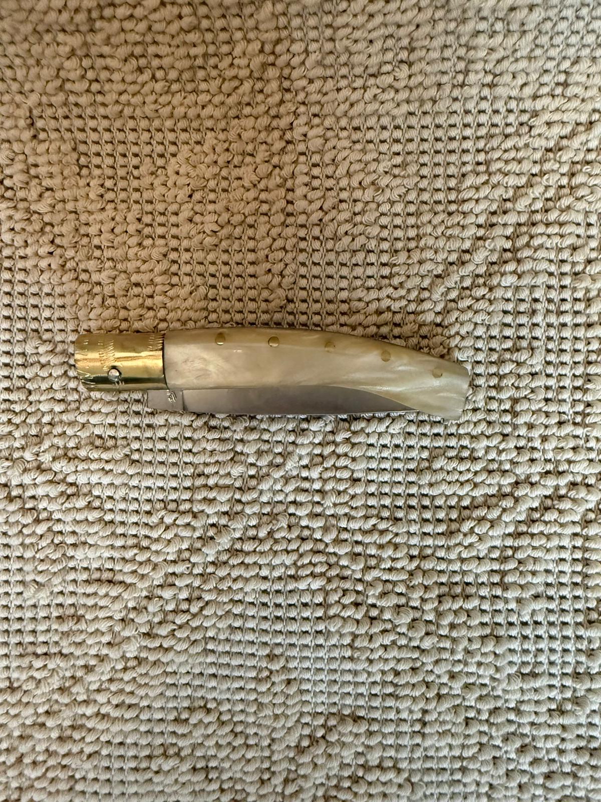 Coltello pattadese con anima ,lama 9,5CM ,impugnatura in kirinite avorio.