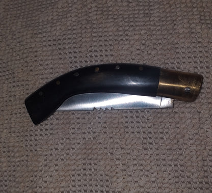 Coltello arburesa  con anima ,lama 11 CM ,impugnatura  in corno di muflone