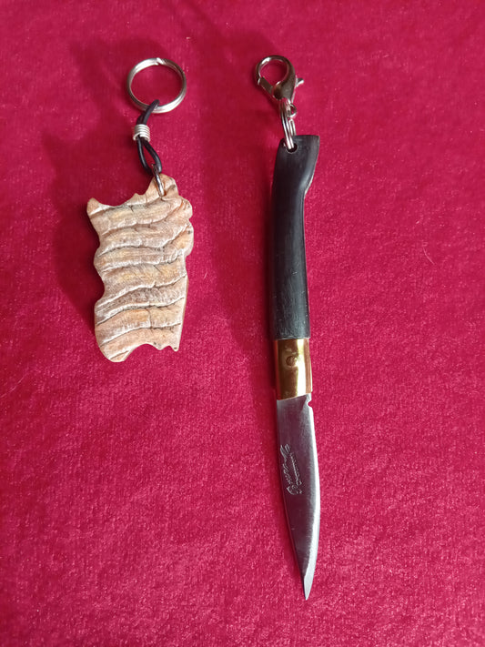 Coltello pattadese sardo, portachiavi artigianale,realizzato a mano,lama 5 CM in corno di montone, portachiavi in omaggio in corno di montone