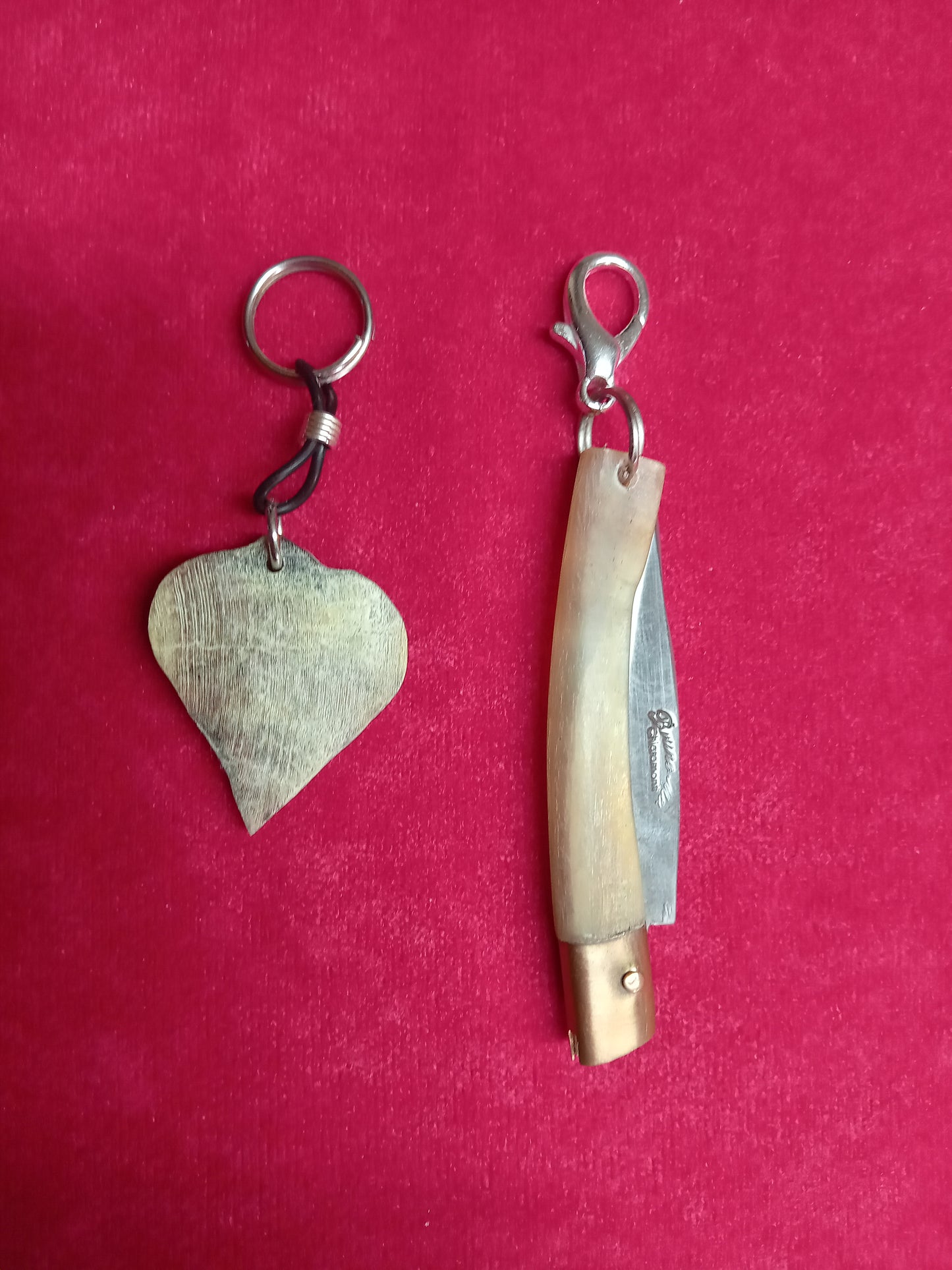 Coltello pattadese portachiavi,lama 5 CM in corno di montone ,con portachiavi in omaggio in corno di montone