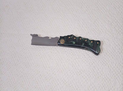 Coltello lametta  con anima decorata,lama 7 CM,con forma di sardegna ,   impugnatura forma della Sardegna in kirinite