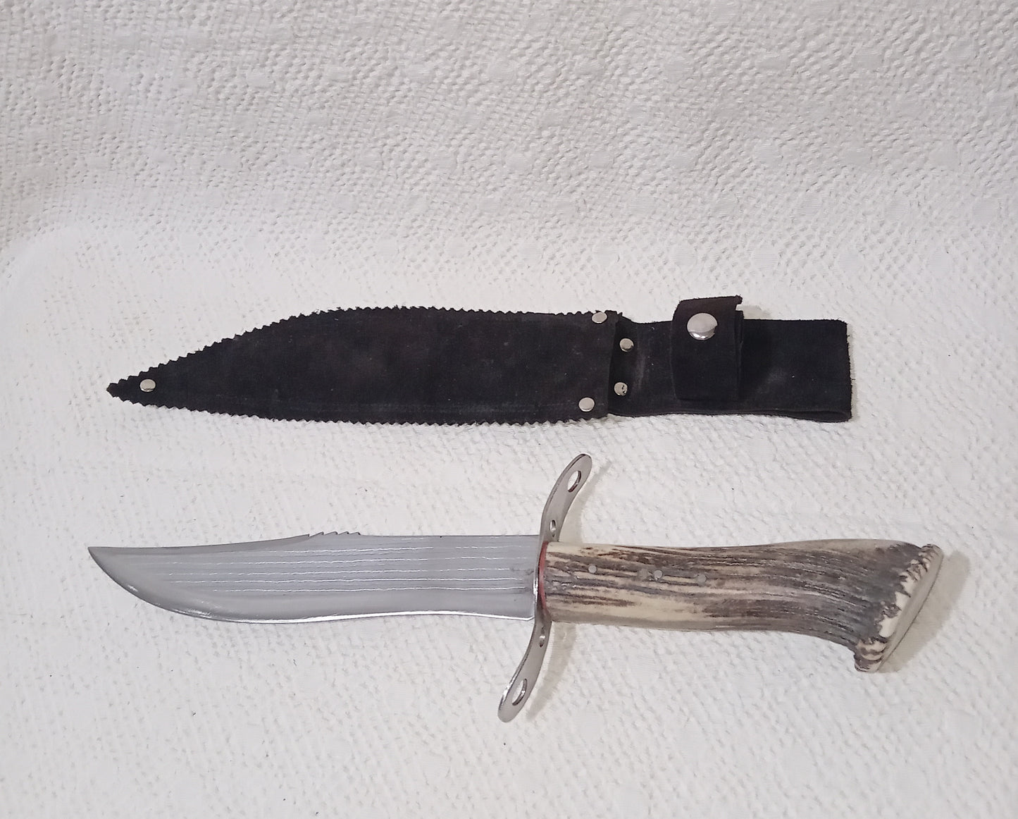 Coltello pugnale con anima, lama decorata  21 CM, impugnatura corno di cervo striato