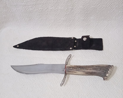 Coltello pugnale con anima, lama decorata  21 CM, impugnatura corno di cervo striato