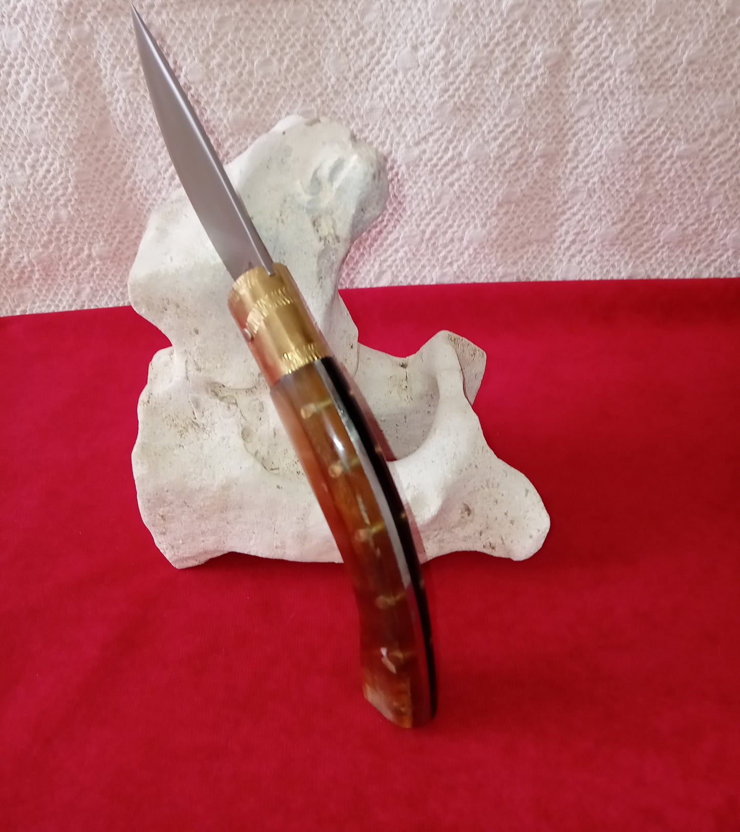 Coltello arburesa con anima, lama 10 CM,impugnatura corno di muflone chiaro e scuro