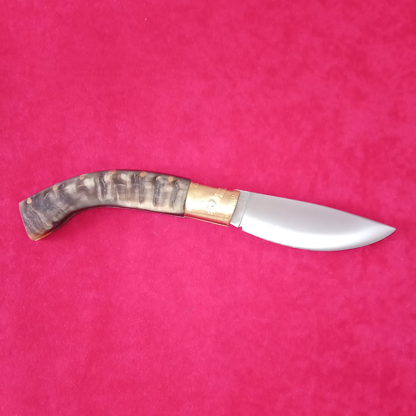 Coltello arburesa con anima, lama 10 CM,impugnatura corno di muflone chiaro e scuro