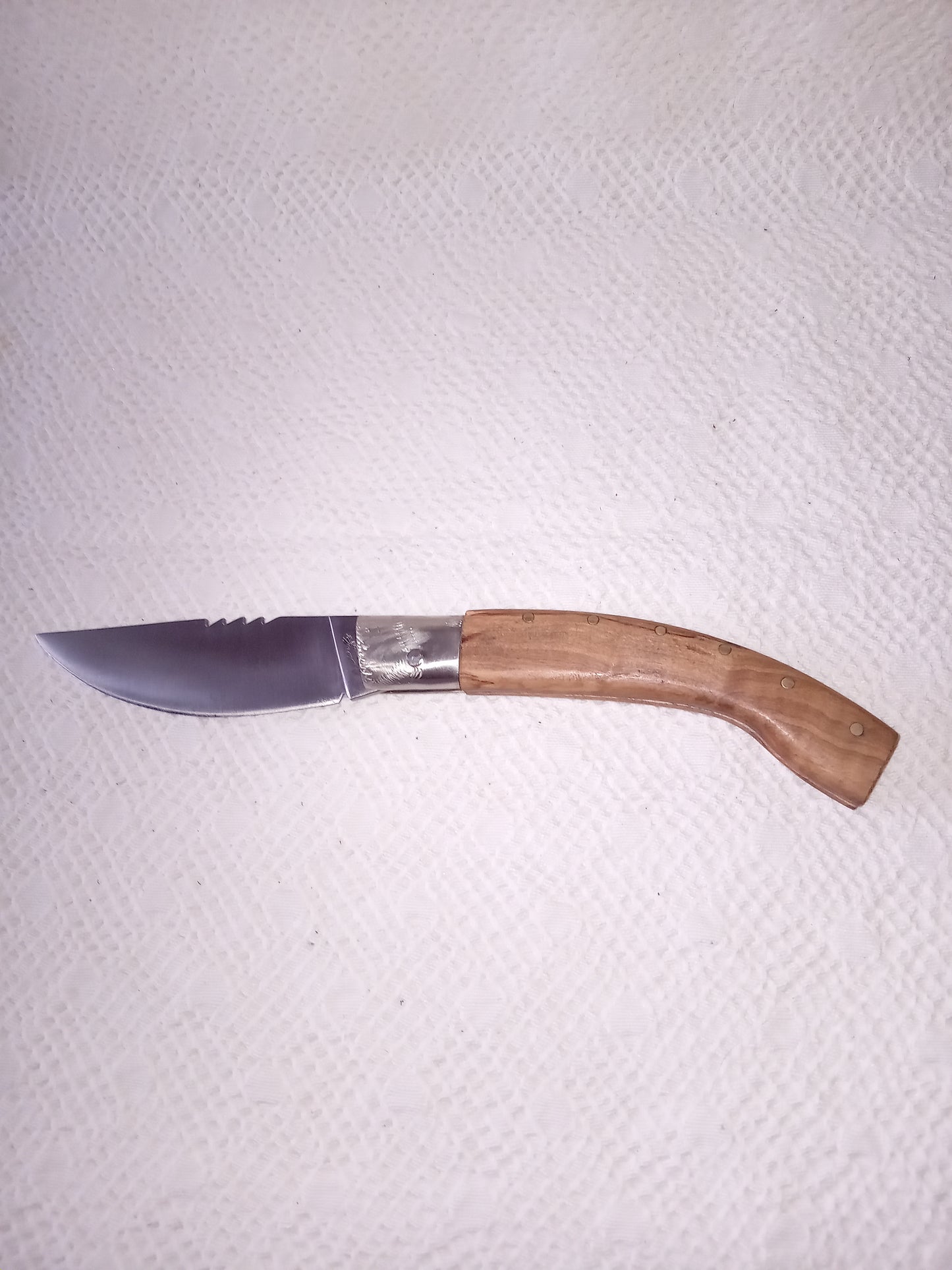Coltello arburesa con anima,lama 10,5 CM decorata,  impugnatura in  legno di olivo