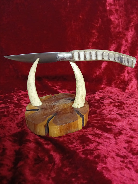 Coltello pattadese con anima ,lama 13,5 CM  ,impugnatura  in corno di muflone striato