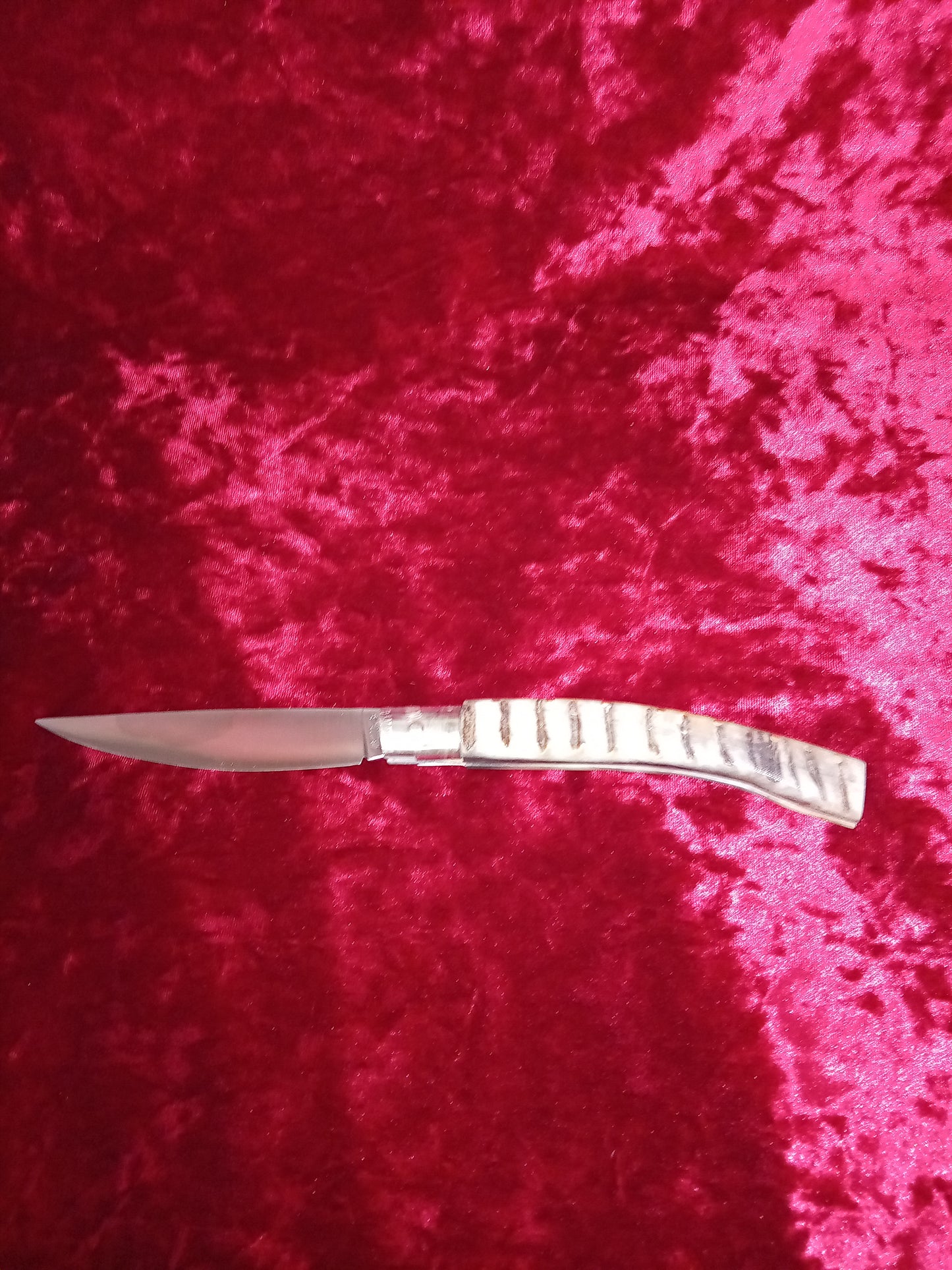 Coltello pattadese con anima ,lama 13,5 CM  ,impugnatura  in corno di muflone striato