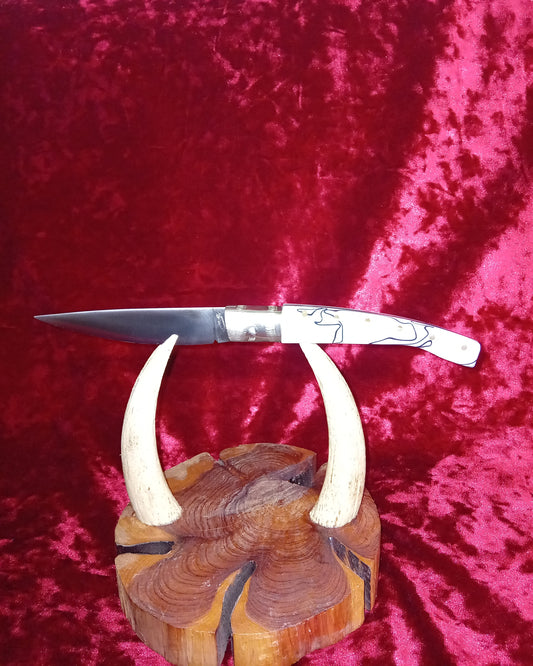Coltello pattadese con anima ,lama 11 CM ,impugnatura  in kirinite bianca e nera