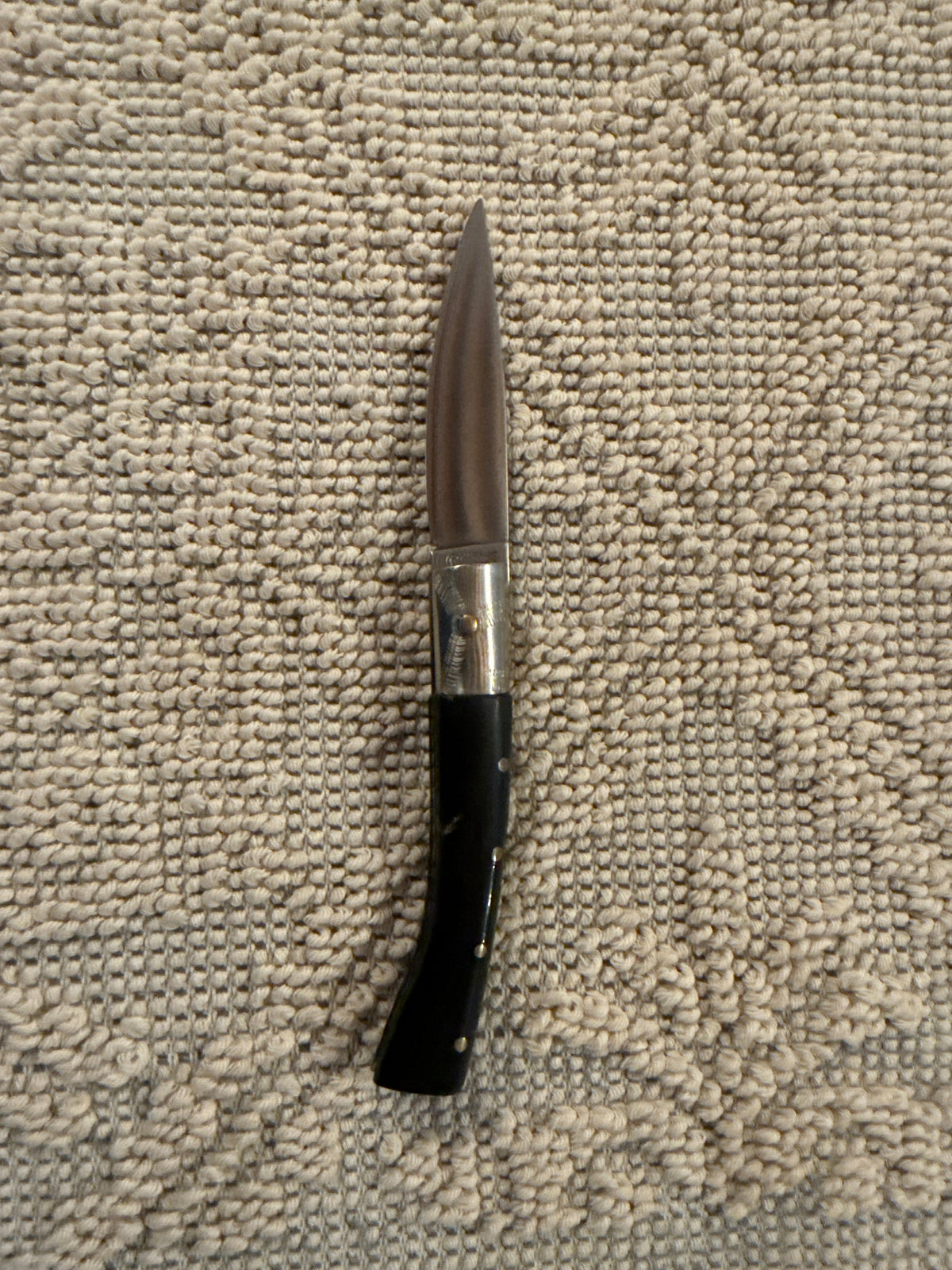 Pattadese in corno di montone scuro, lama 8,5 cm