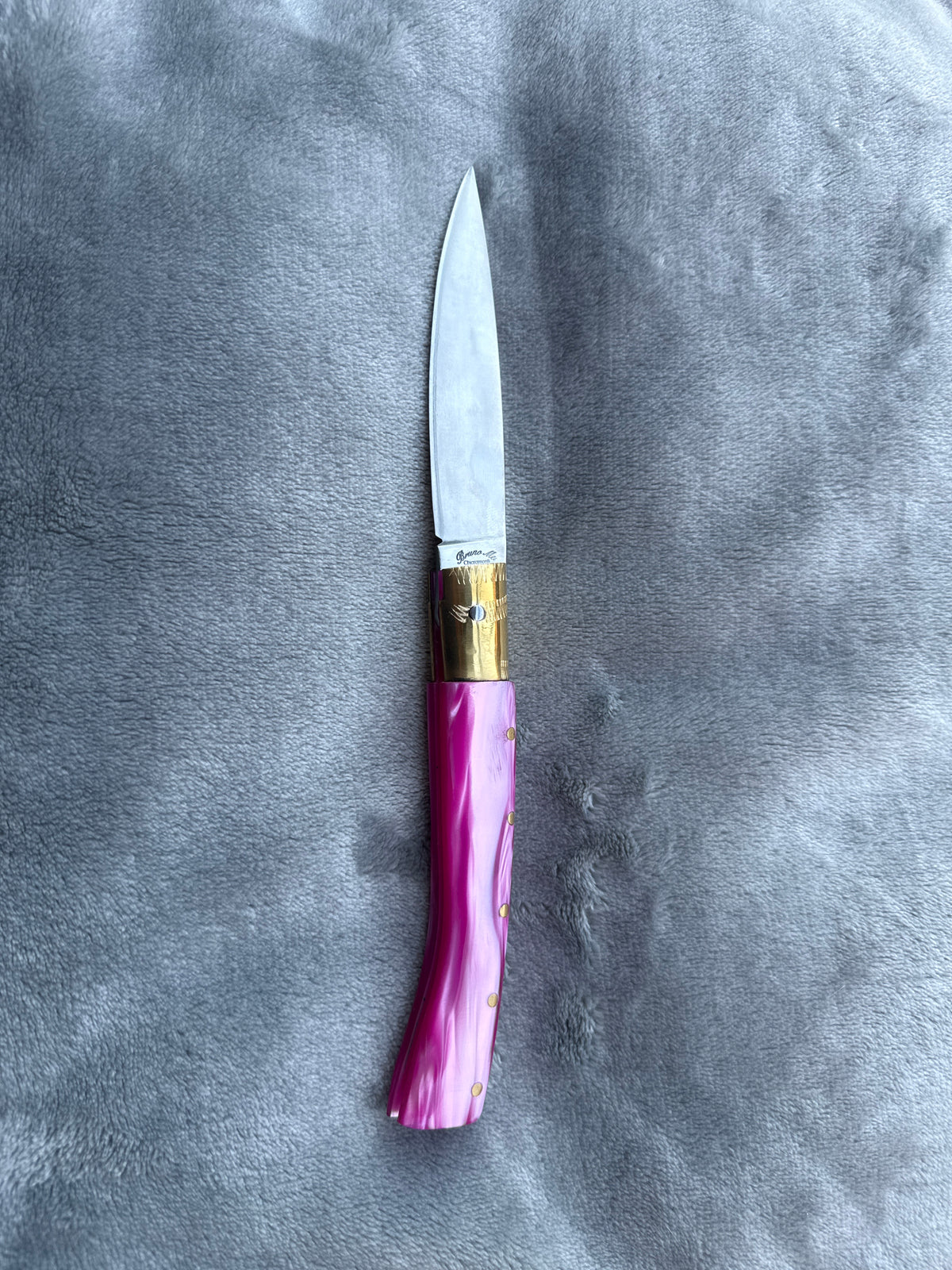 Coltello  pattadese  lama 10,5 CM in kirinite fuscia.