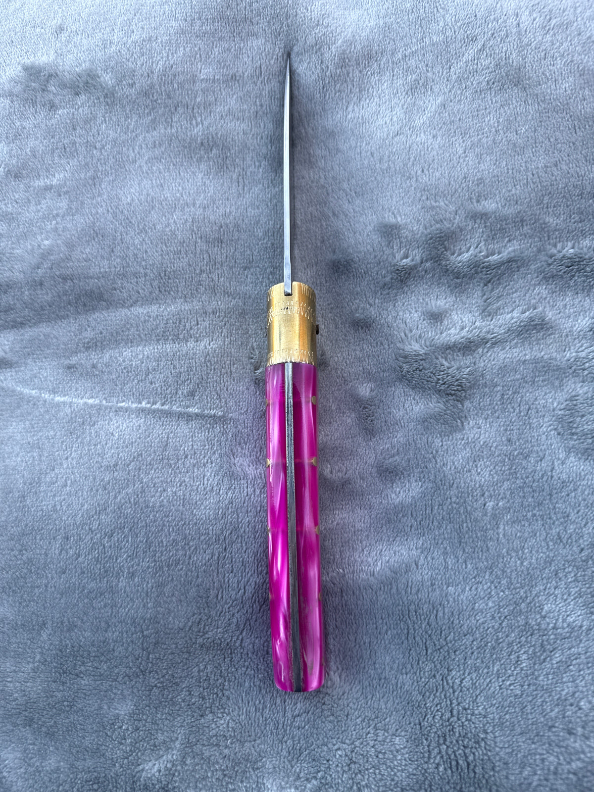 Coltello  pattadese  lama 10,5 CM in kirinite fuscia.