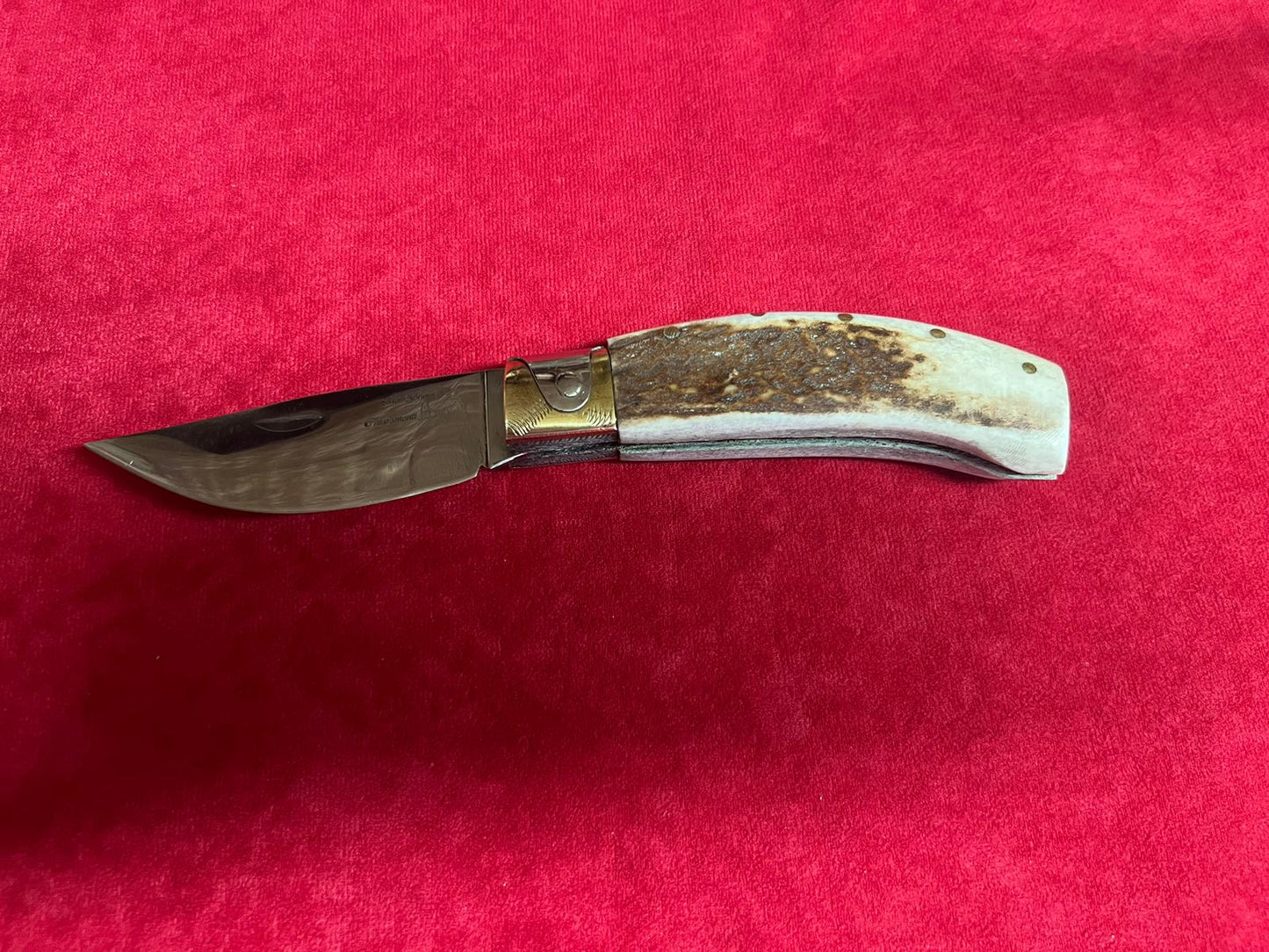 Coltello arburesa con anima , lama 9,5 CM impugnatura in corno di cervo.