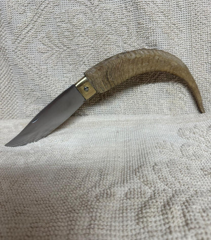 Coltello da collezione arburesa,  lama 16,5 CM impugnatura in corno di capra.