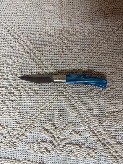 Coltello  pattadese con anima decorata lama 9,4 CM decorata ,  impugnatura in kirinite turchese