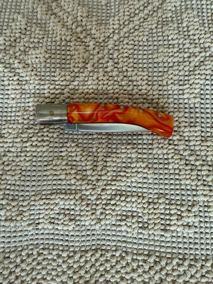 Coltello pattadese con anima ,lama 9 CM ,impugnatura  in kirinite rosso e arancione.