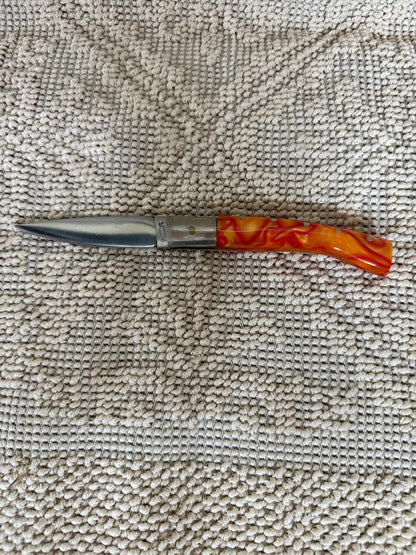 Coltello pattadese con anima ,lama 9 CM ,impugnatura  in kirinite rosso e arancione.
