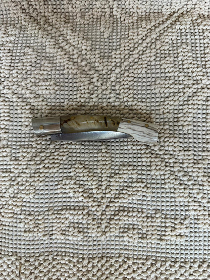 Coltello pattadese con anima ,lama 10 CM ,impugnatura in corno di montone e cervo.