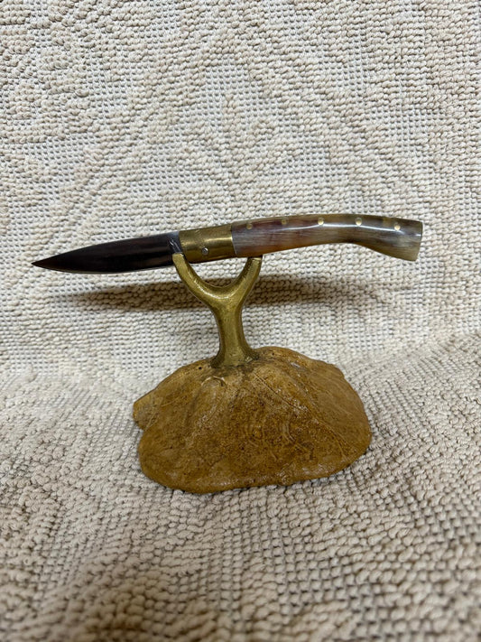 Coltello pattadese con anima, lama  10 CM ,impugnatura in corno di montone chiaro.