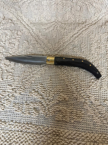 Coltello arburesa,,lama 12 CM ,impugnatura  in corno di caprone nero.
