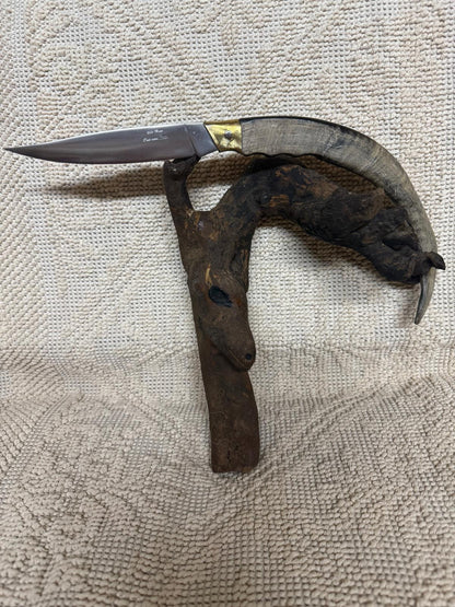 Coltello da collezione  pattadese  lama 16 CM impugnatura in corno di capra striato.