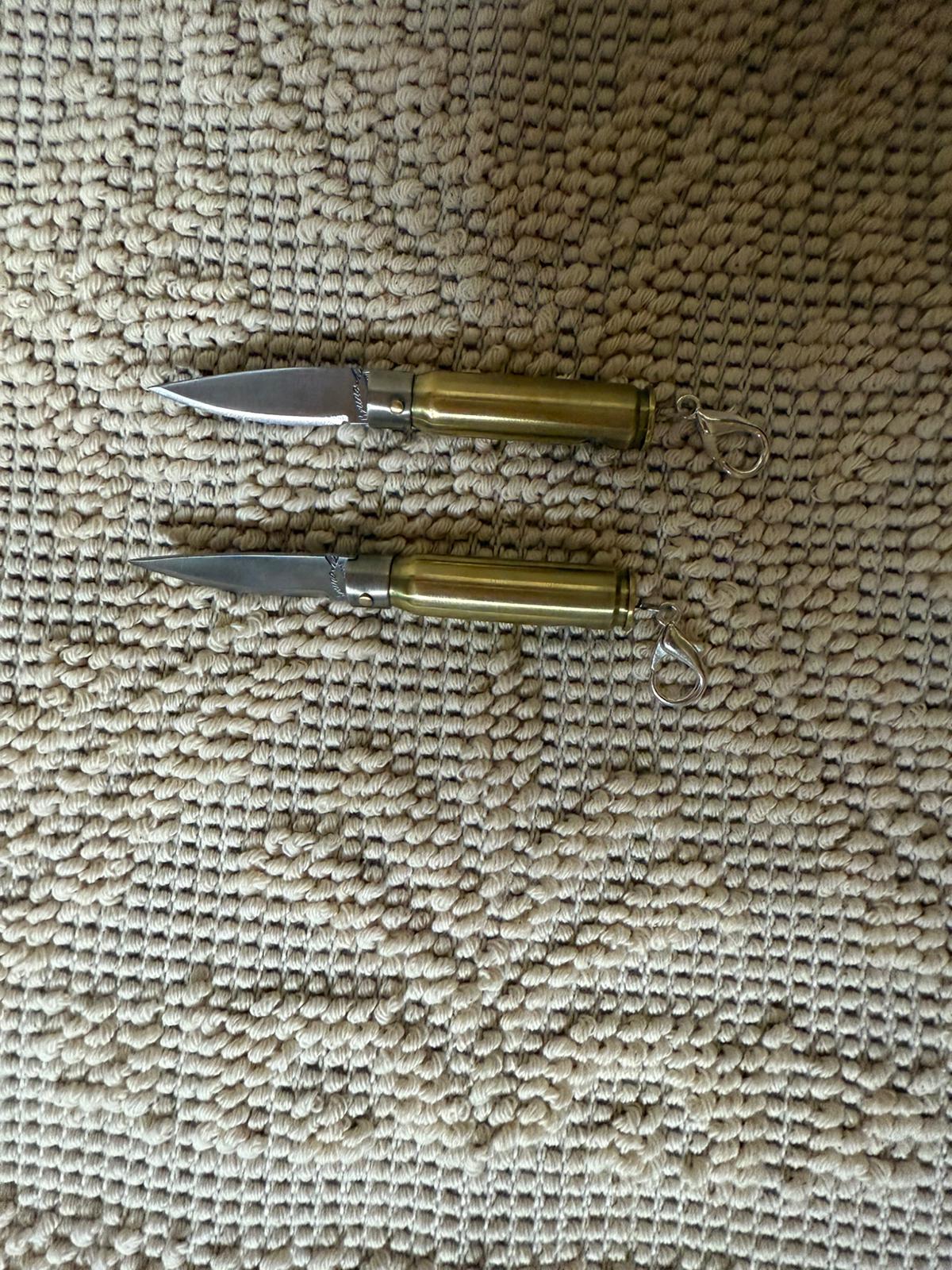 Coltellini  pattadese sardo,( portachiavi) artigianale(Bossolo) realizzato a mano, lama 5 CM