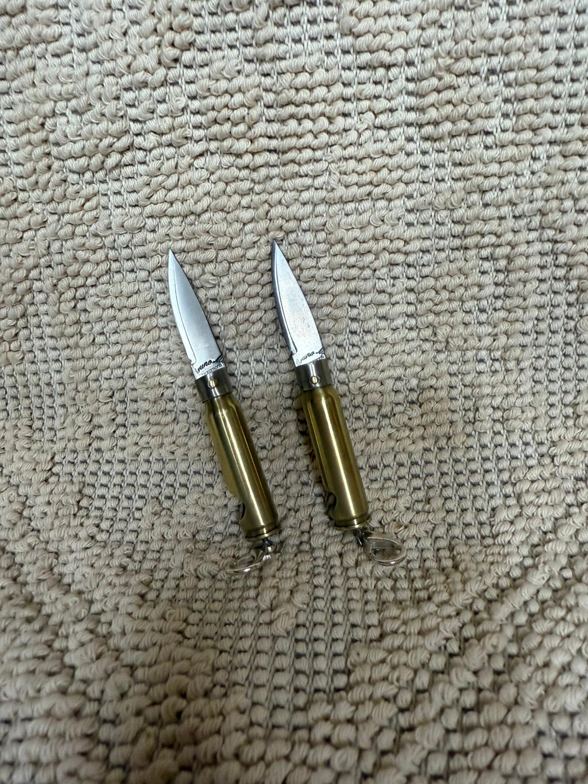 Coltellini  pattadese sardo,( portachiavi) artigianale(Bossolo) realizzato a mano, lama 5 CM