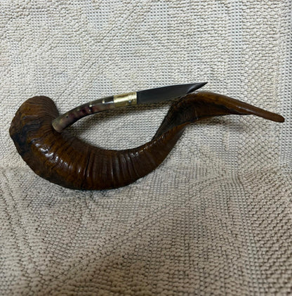 Coltello pattadese con anima, lama  9,5 CM ,impugnatura in corno  di muflone.