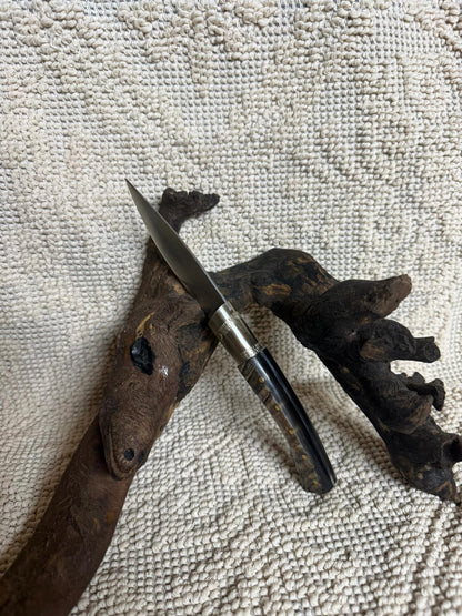 Coltello pattadese con anima , lama 9,5 CM ,impugnatura in corno di muflone rustico.