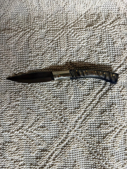Coltello pattadese con anima , lama 9,5 CM ,impugnatura in corno di muflone rustico.