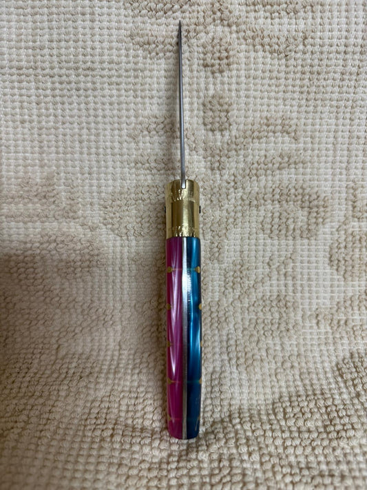 Coltello  pattadese con anima , lama 9,5 CM  impugnatura in kirinite rosa e turchese.