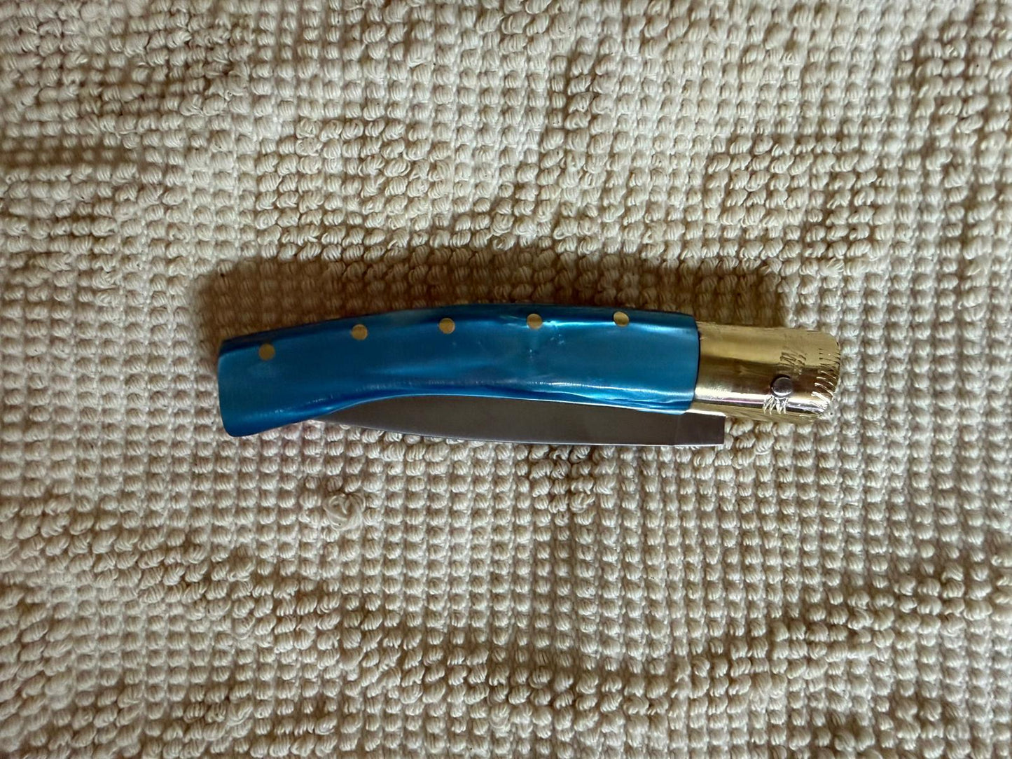Coltello  pattadese con anima , lama 9,5 CM  impugnatura in kirinite rosa e turchese.