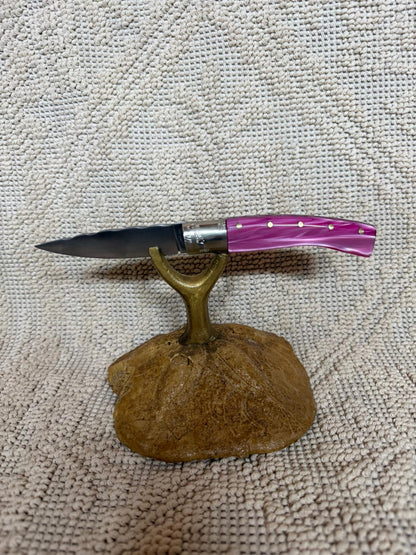 Coltello  pattadese con anima decorata lama 9,6CM  impugnatura in kirinite rosa.