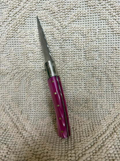 Coltello  pattadese con anima decorata lama 9,6CM  impugnatura in kirinite rosa.