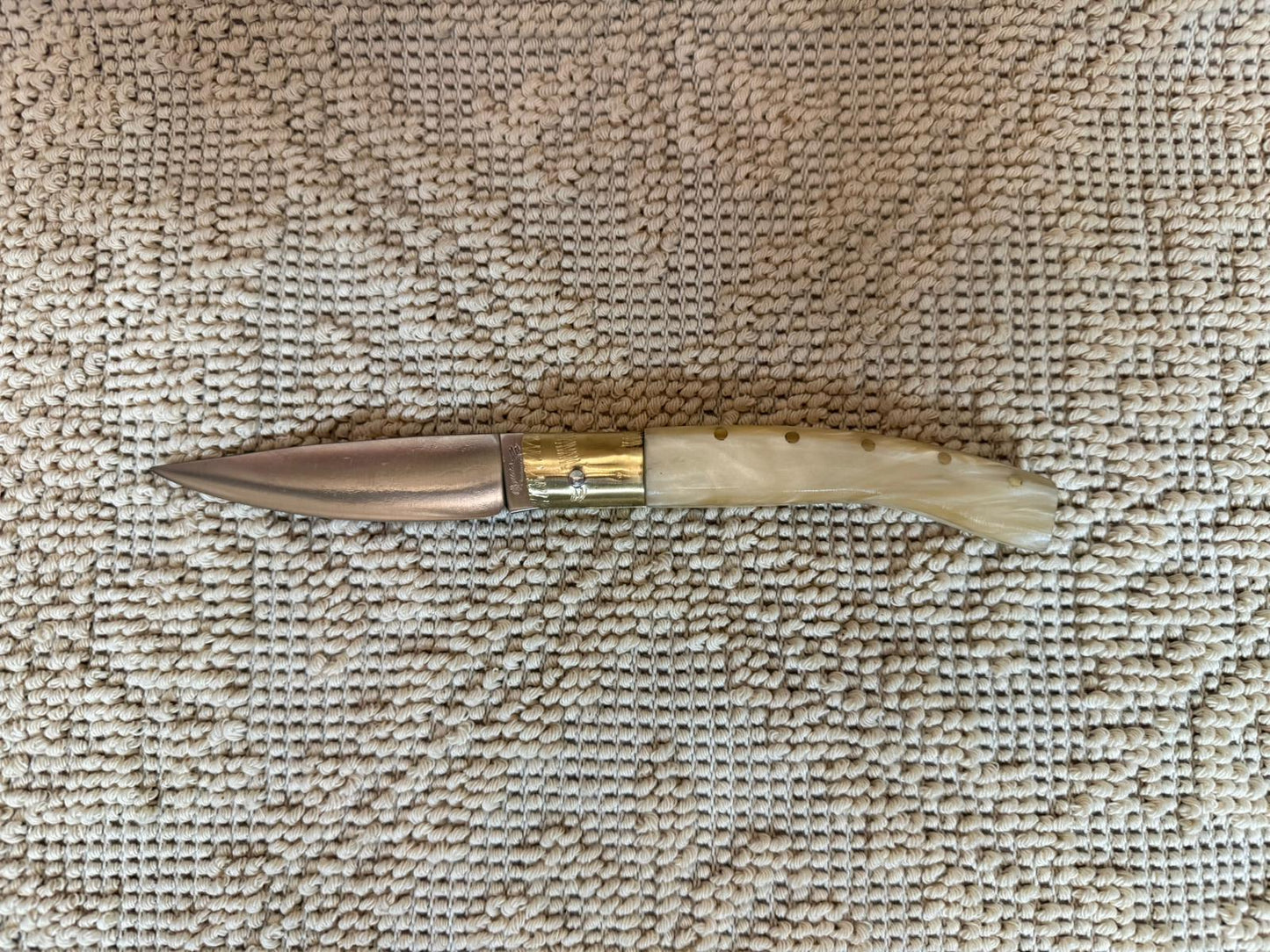 Coltello pattadese con anima ,lama 9,5CM ,impugnatura  in kirinite avorio.