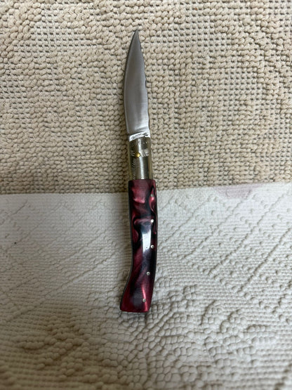 Coltello  pattadese con anima lama 9,2 CM  impugnatura in kirinite fucsia e nero.