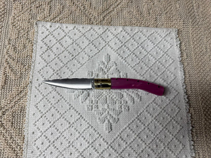 Coltello  pattadese con anima decorata , lama 9,5 CM  impugnatura in kirinite rosa.