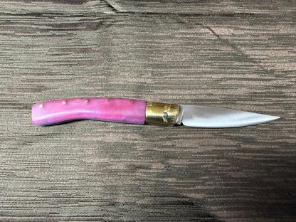 Coltello  pattadese con anima , lama 9,5 CM  impugnatura in resina rosa, con sfumature turchese.