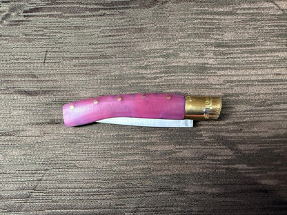 Coltello  pattadese con anima , lama 9,5 CM  impugnatura in resina rosa, con sfumature turchese.
