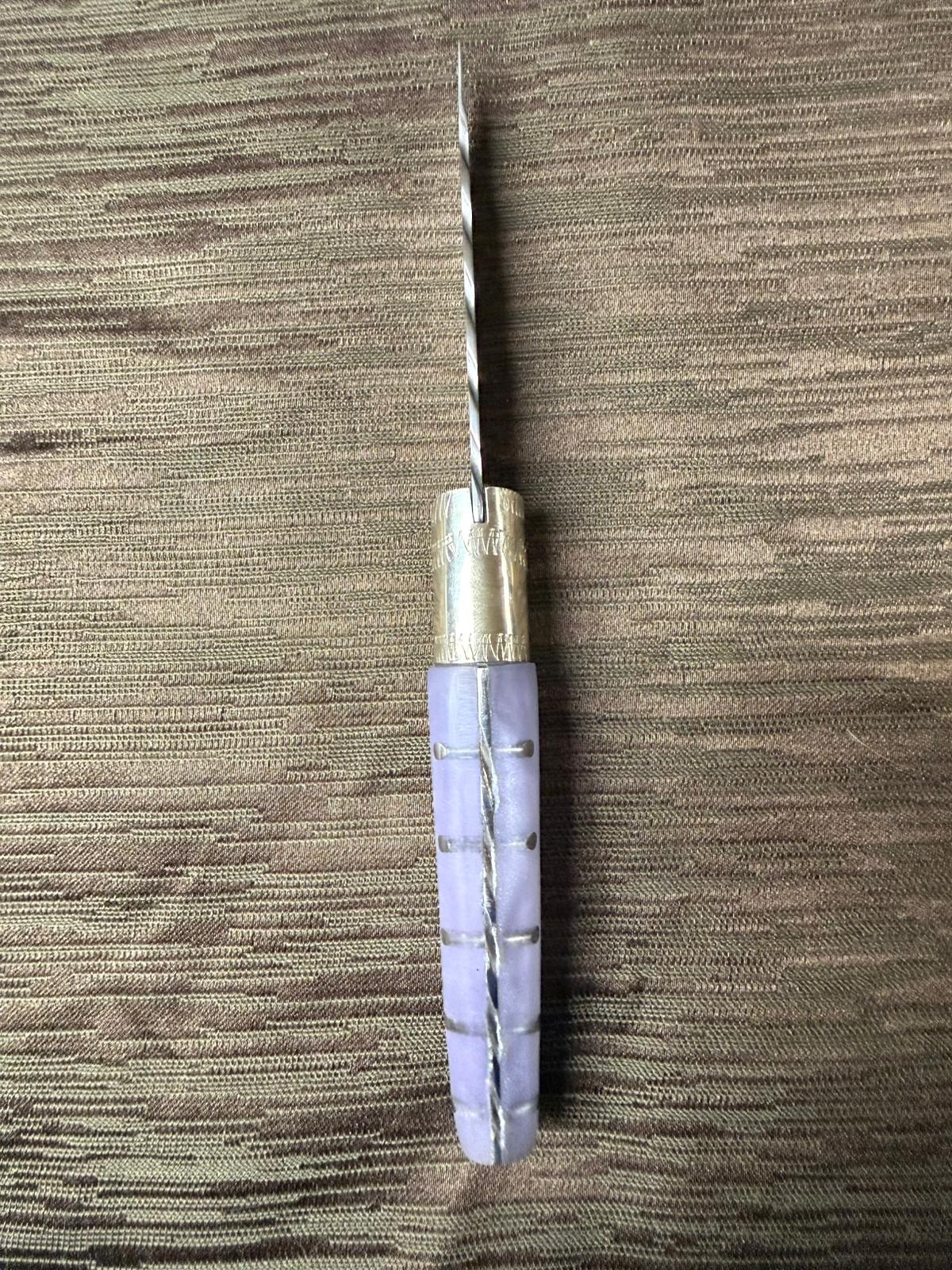Coltello  pattadese con anima decorata , lama 9,5 CM  impugnatura in resina lilla.
