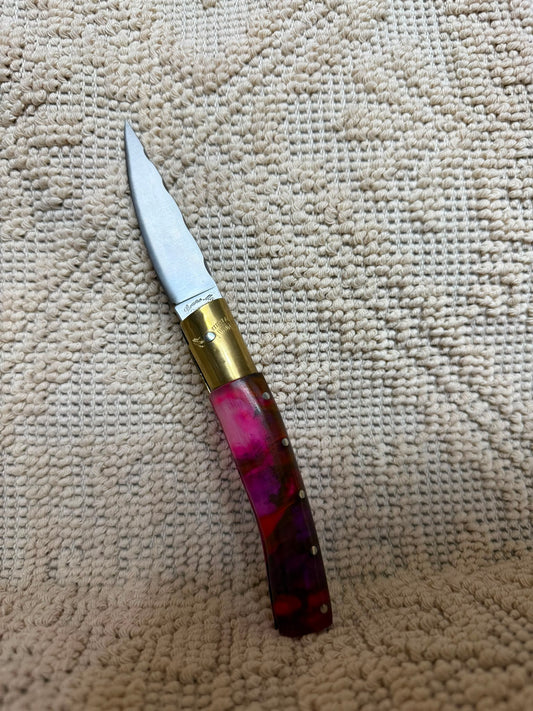 Coltello  pattadese con anima decorata , lama 8,5 CM  impugnatura in resina multicolore.