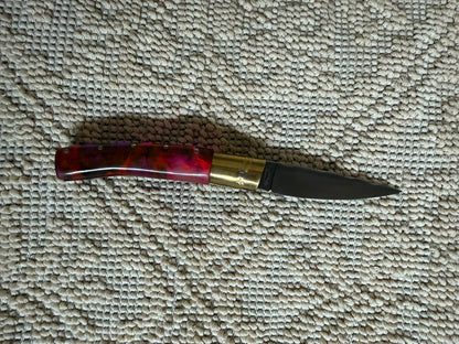 Coltello  pattadese con anima decorata , lama 8,5 CM  impugnatura in resina multicolore.